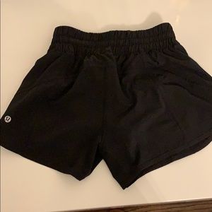 Lululemon NWOT tracker V shorts 4”